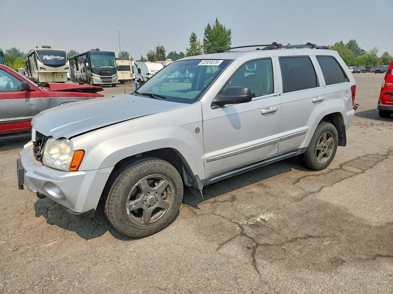 2005 Jeep Grand Cherokee Limited, VIN 1J8HR58N15C623311 — Side