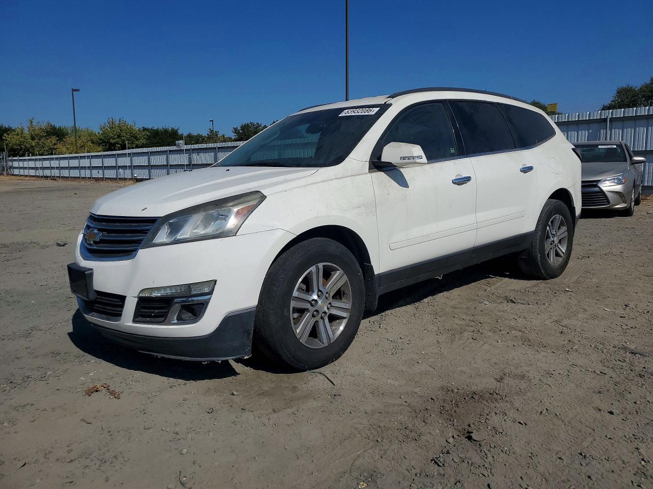 2015 Chevrolet Traverse LT, VIN 1GNKVHKD2FJ111250 — Normal wear
