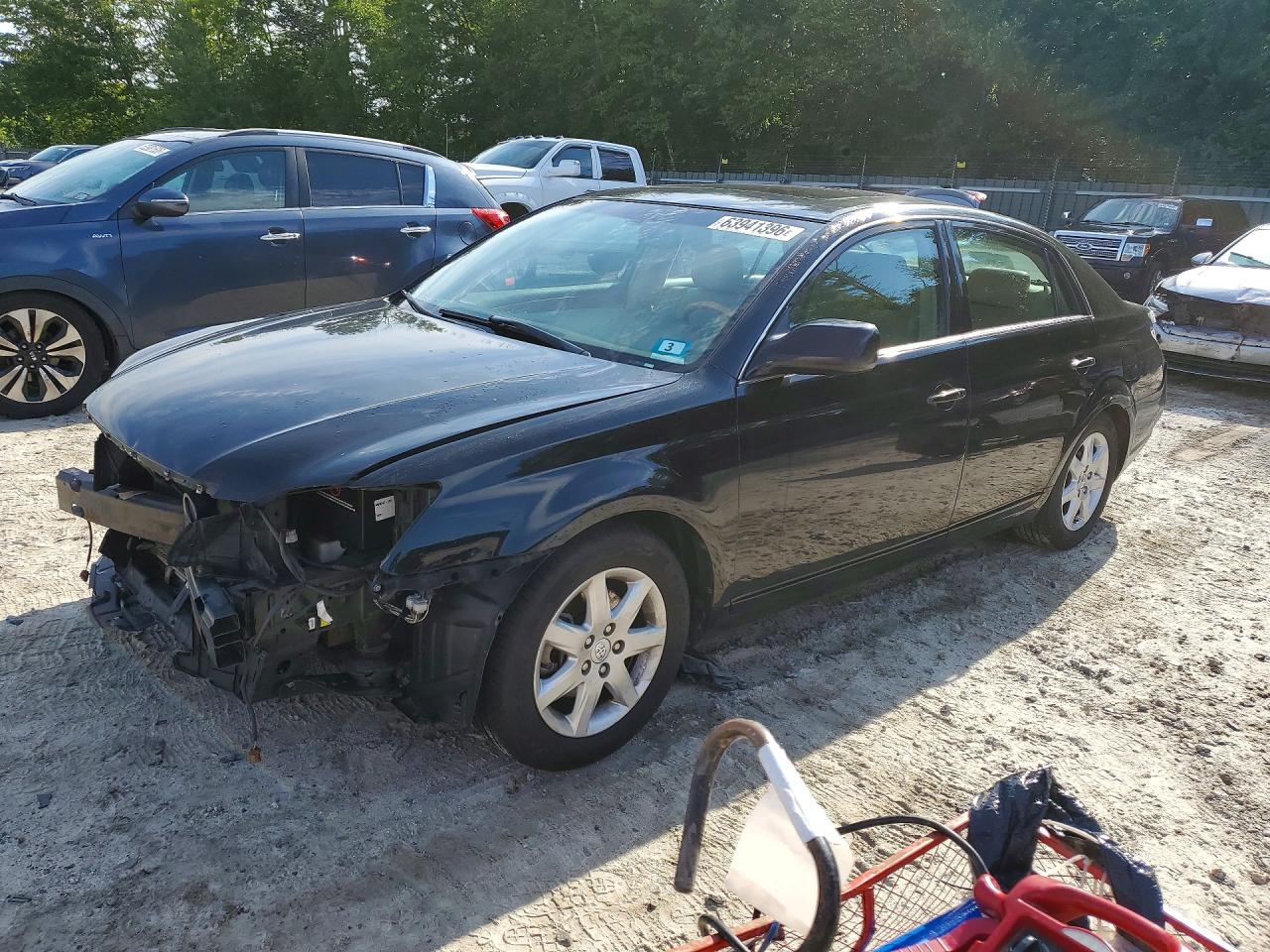 2005 Toyota Avalon XLS, VIN 4T1BK36B05U013937 — Перед