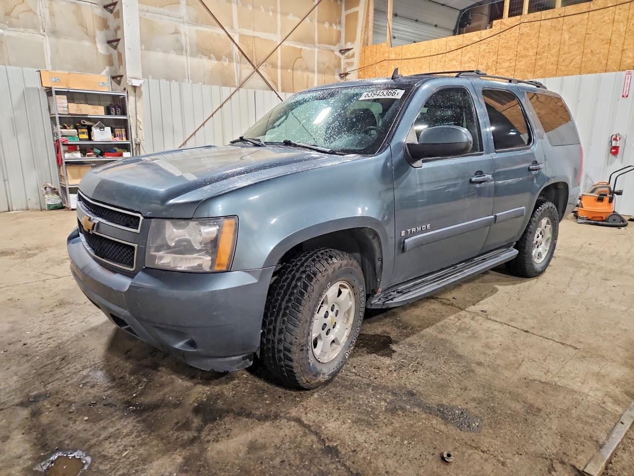 2009 Chevrolet Tahoe 2LT, VIN 1GNFK23049R229423 — Minor dents and scratches