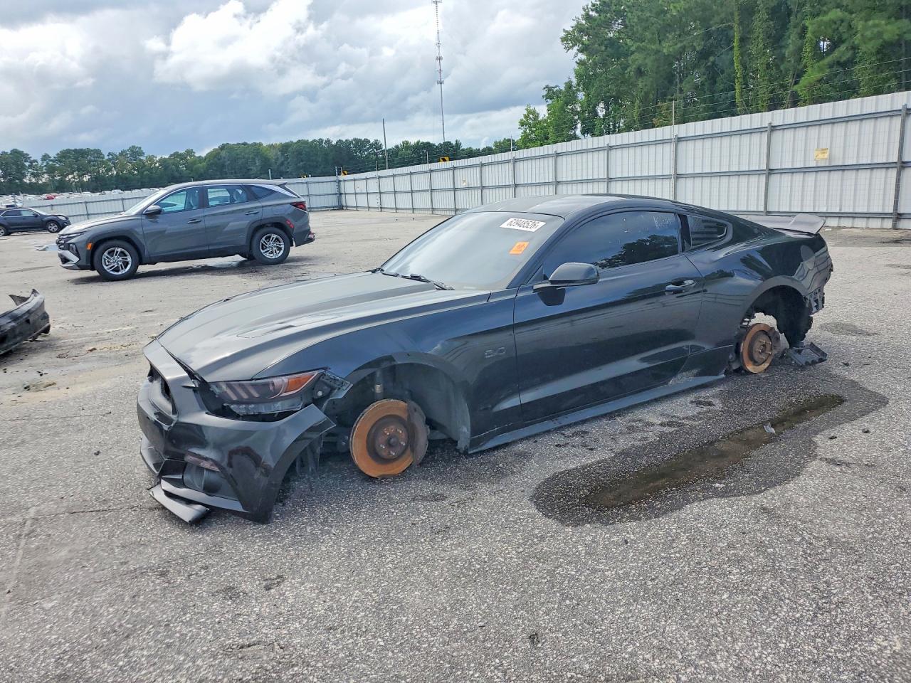 2015 Ford Mustang GT Premium, VIN 1FA6P8CF9F5417798 — Перед