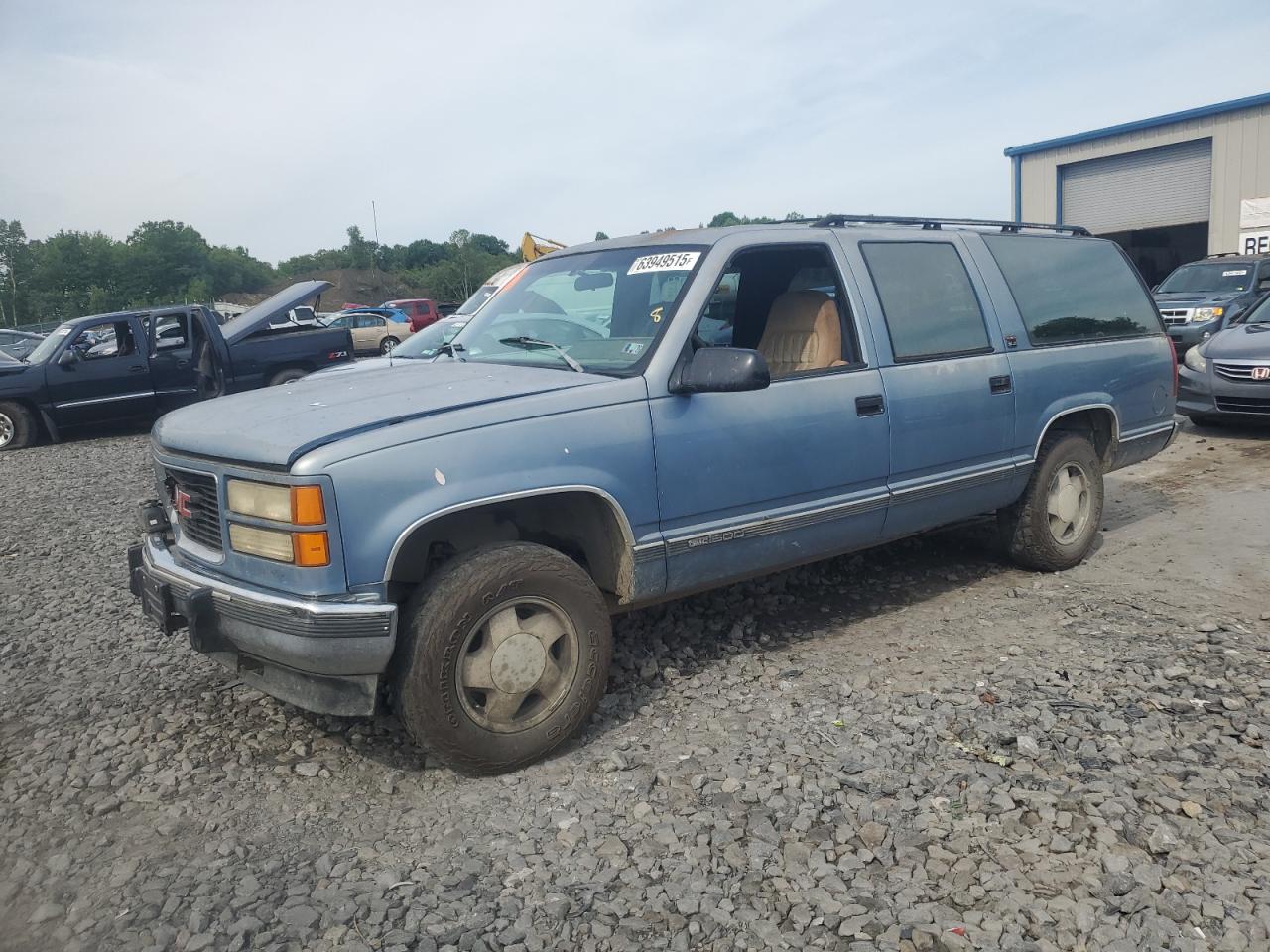 1994 GMC Suburban, VIN 1GKFK16K4RJ717533 — Front end