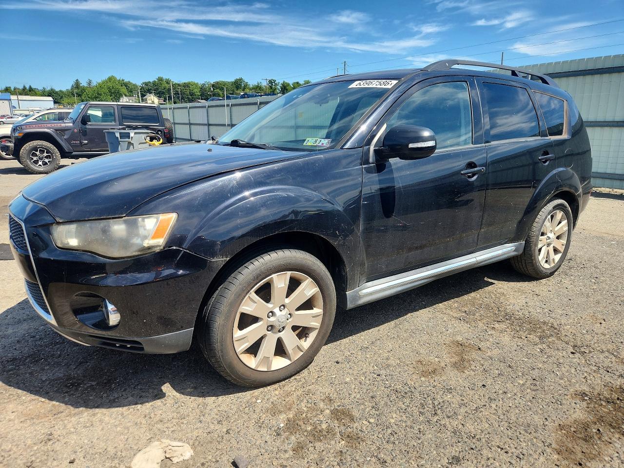 2011 Mitsubishi Outlander SE, VIN JA4JT3AWXBU007463 — Front end