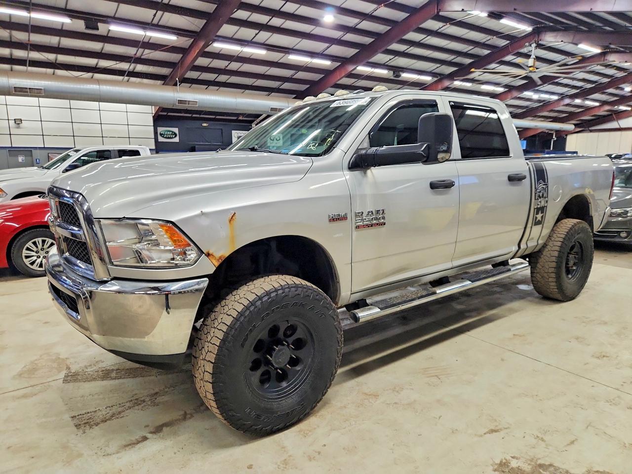 2016 Ram 2500 Tradesman, VIN 3C6UR5CJ1GG125630 — Minor dents and scratches