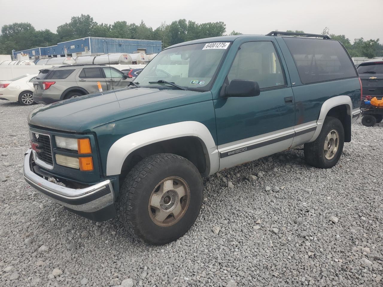 1997 GMC Yukon, VIN 3GKEK18R8VG517983 — Front end