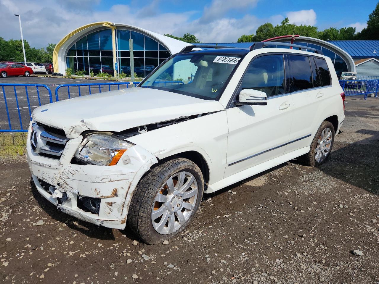 2010 Mercedes-Benz GLK 350, VIN WDCGG8HB2AF355985 — Front end