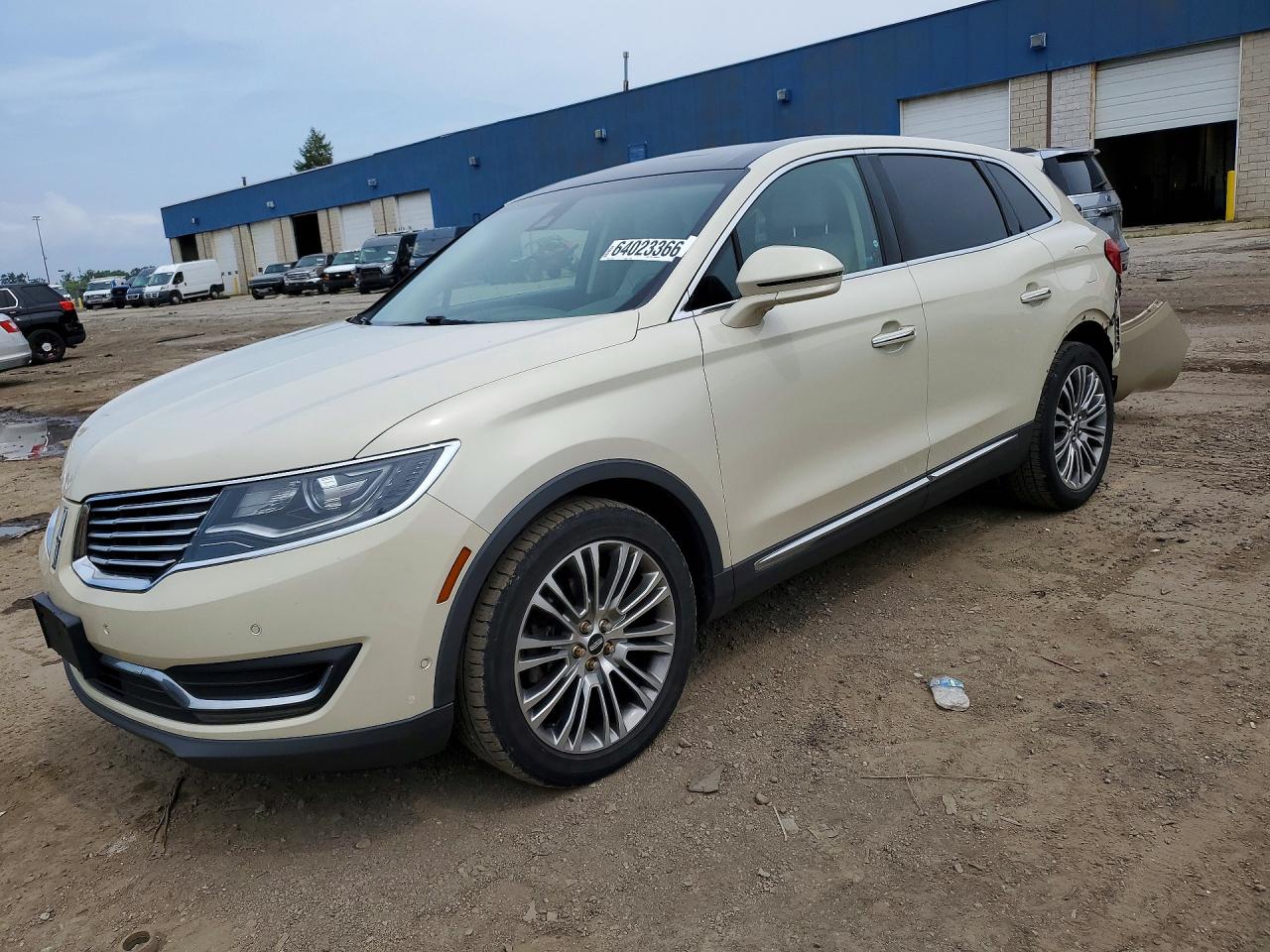 2016 Lincoln MKX Reserve, VIN 2LMPJ8LR9GBL33746 — Rear end