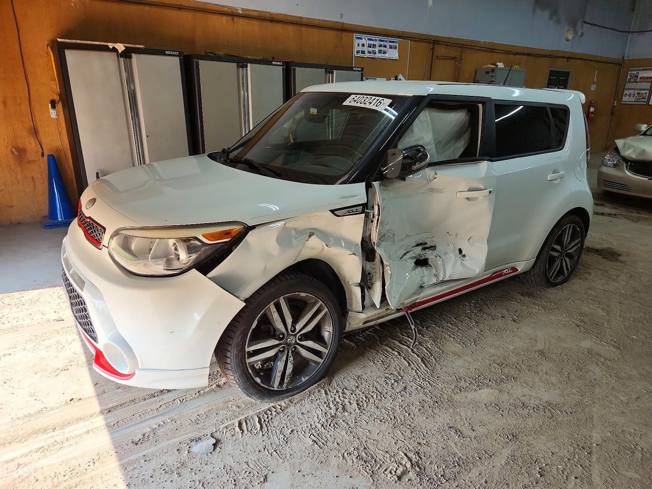 2014 Kia Soul +, VIN KNDJP3A56E7027276 — Side