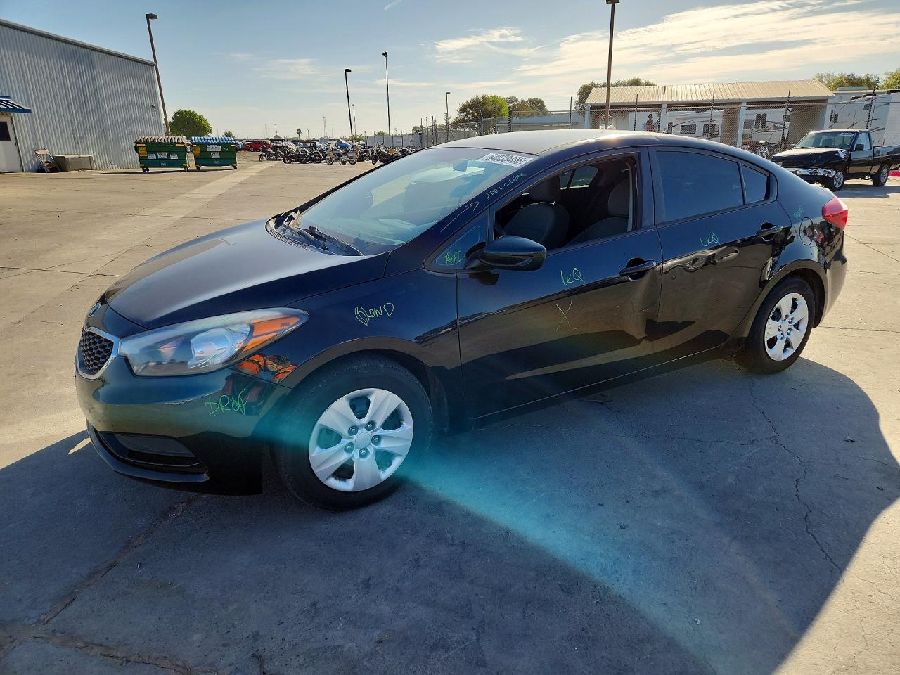 2016 Kia Forte LX, VIN KNAFK4A60G5550629 — Бок