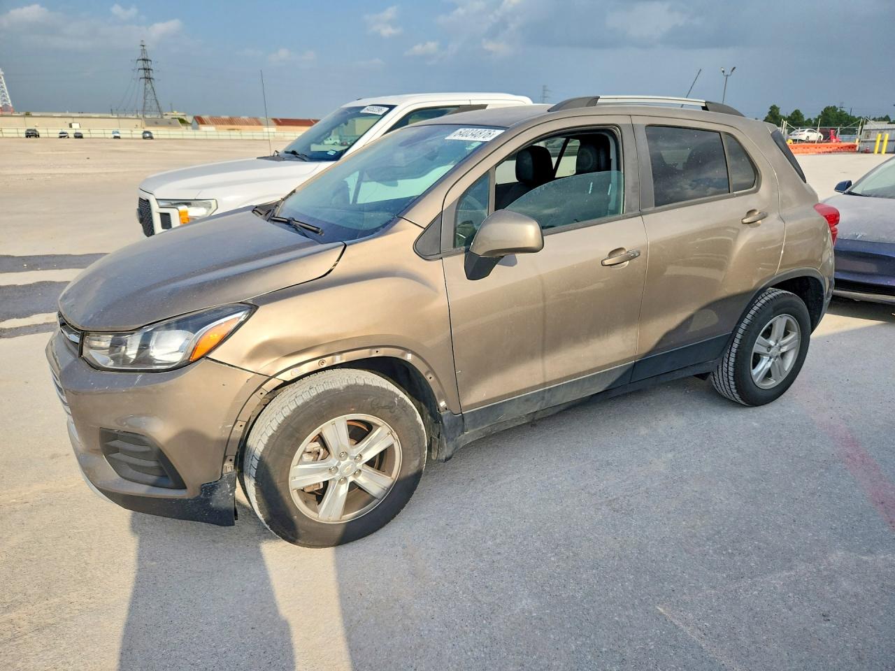 2022 Chevrolet Trax LT, VIN KL7CJPSM9NB534982 — Перед