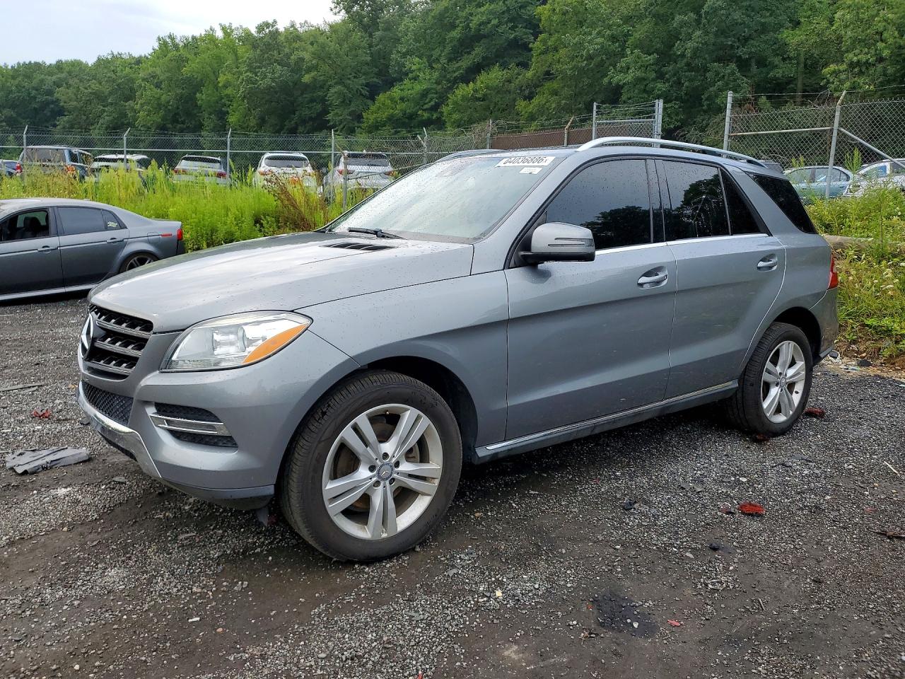 2015 Mercedes-Benz M 350, VIN 4JGDA5HB9FA456093 — Мелкие вмятины и царапины