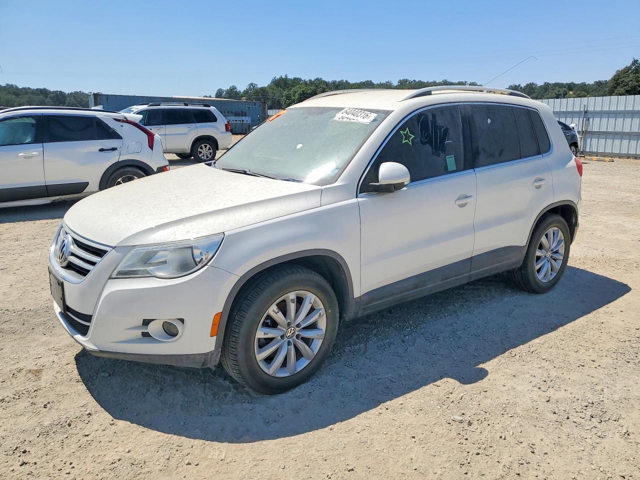 2011 Volkswagen Tiguan S, VIN WVGAV7AX0BW503520 — Перед