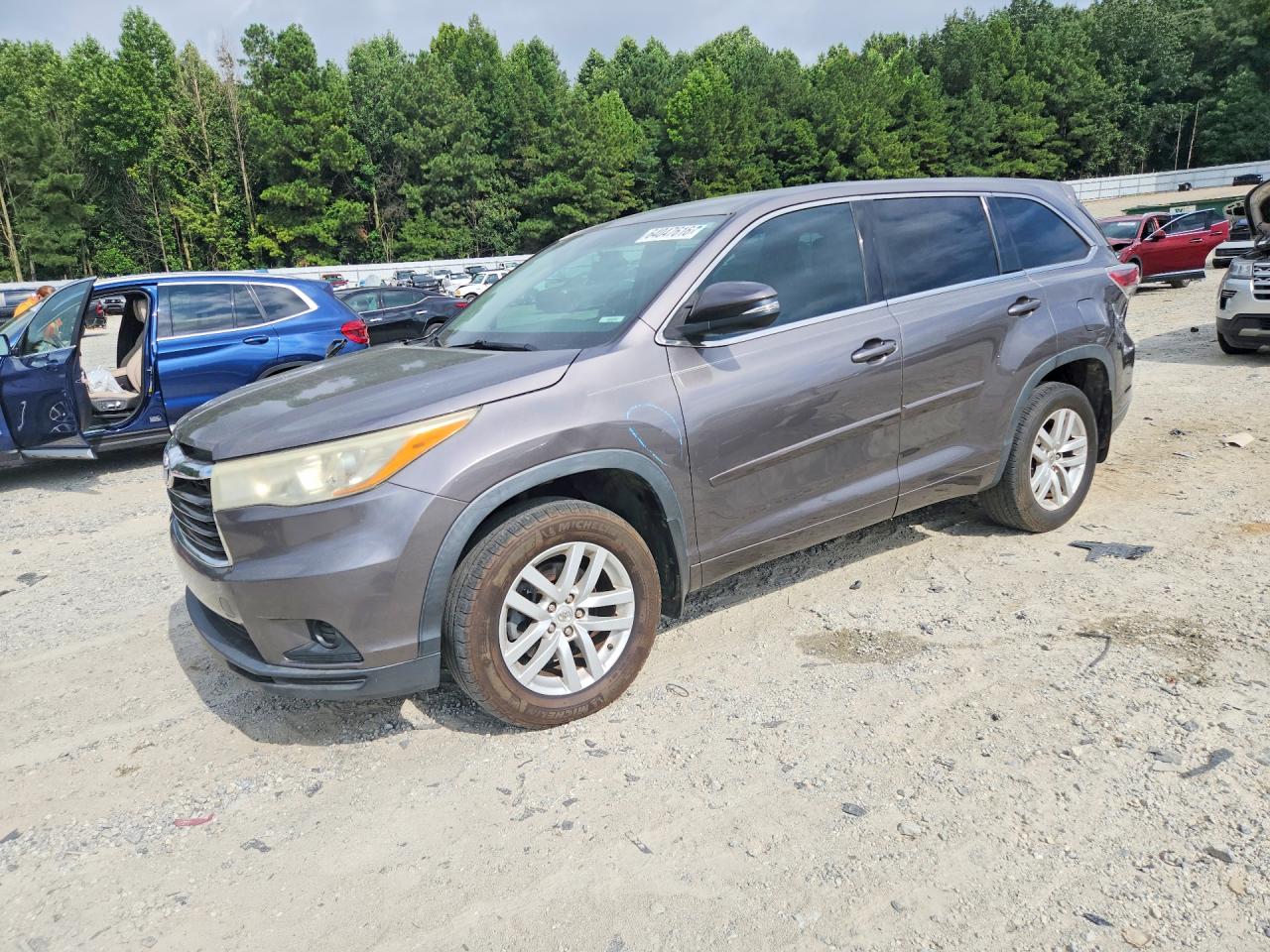 2015 Toyota Highlander LE, VIN 5TDZARFH8FS009802 — Front end