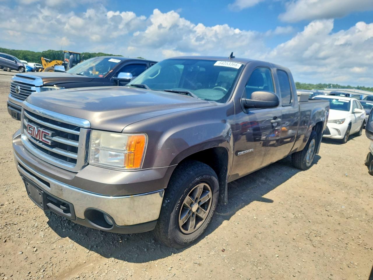 2013 GMC Sierra 1500 SLE, VIN 1GTR2VE76DZ214755 — Minor dents and scratches