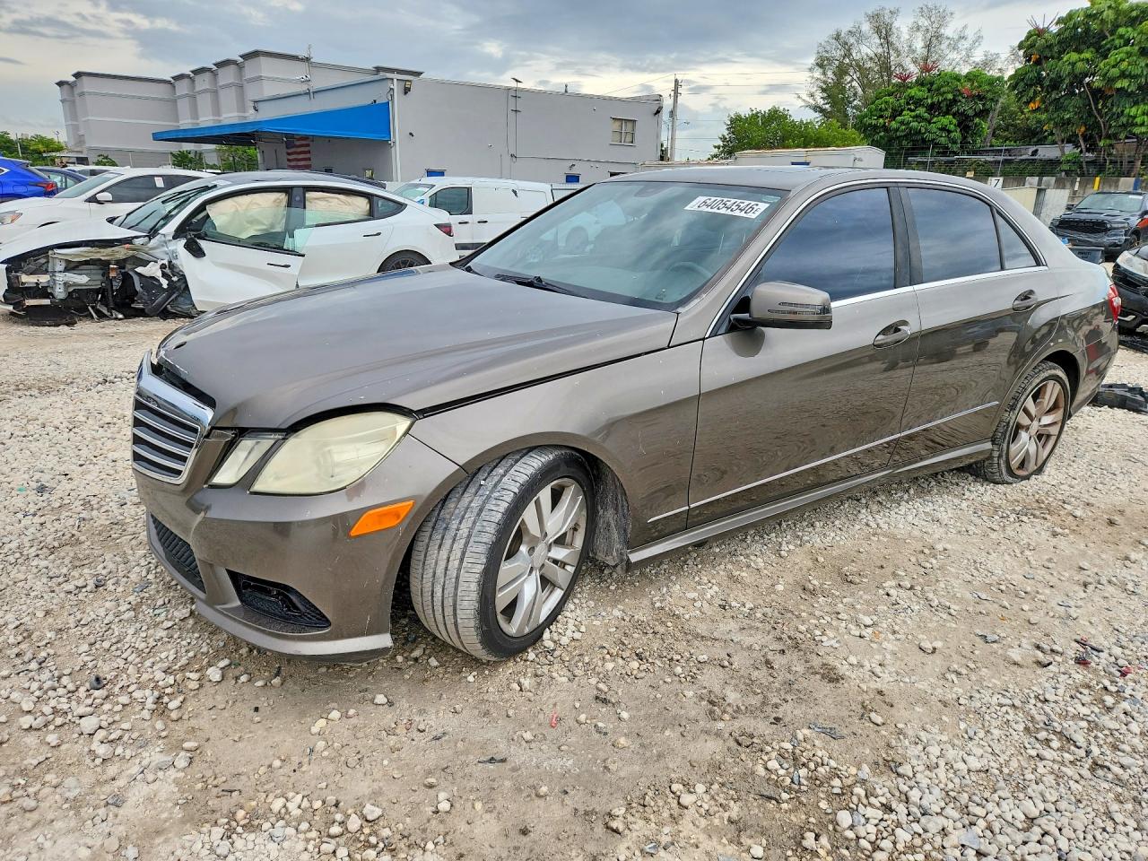 2011 Mercedes-Benz E 350 Luxury, VIN WDDHF5GB5BA410785 — Front end
