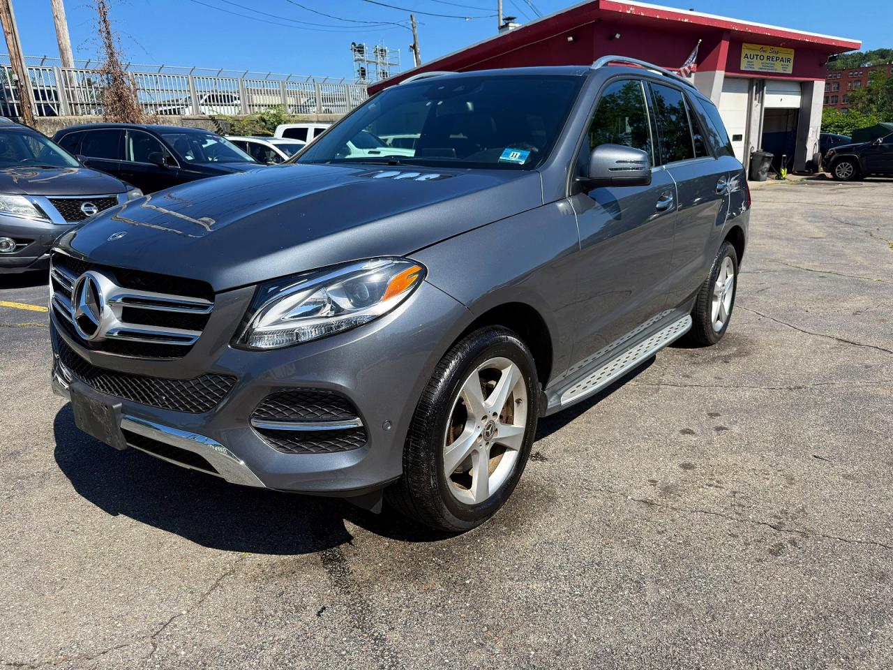2019 Mercedes-Benz GLE 400, VIN 4JGDA5GB5KB218506 — Minor dents and scratches