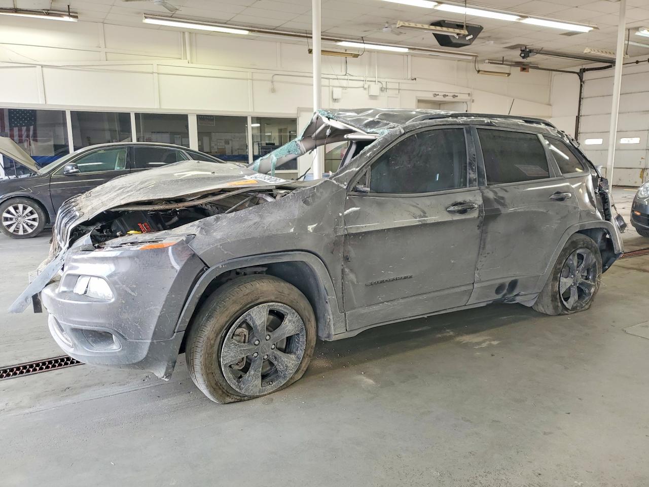 2018 Jeep Cherokee North, VIN 1C4PJMCX9JD517397 — Фото с аукциона 1 of 13