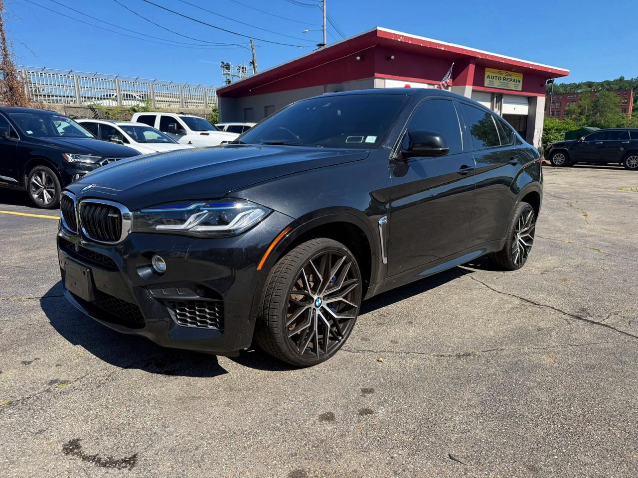 2016 BMW X6 M, VIN 5YMKW8C55G0R43256 — Мелкие вмятины и царапины