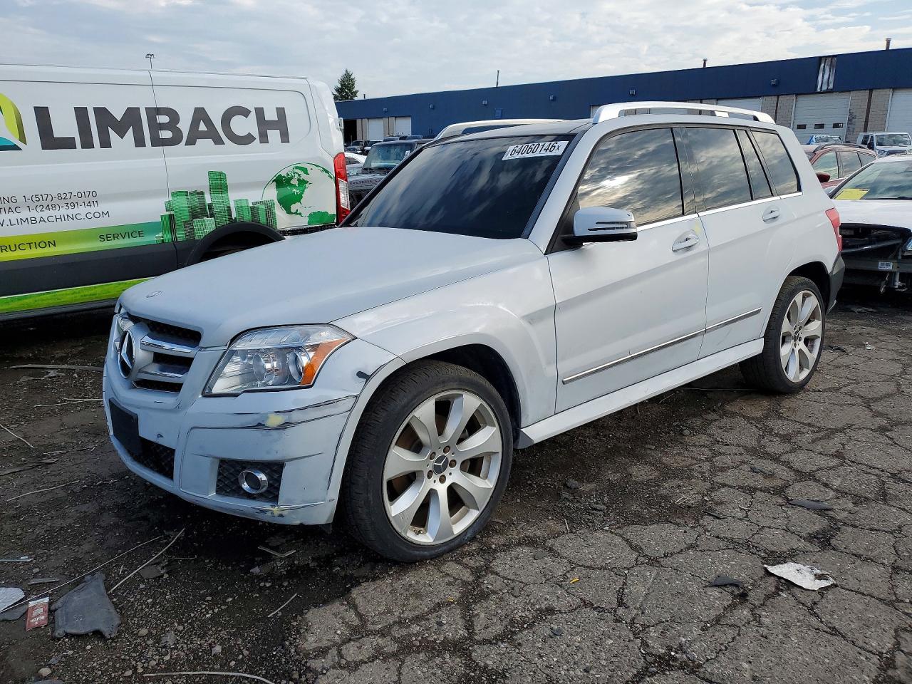 2010 Mercedes-Benz GLK 350, VIN WDCGG8HB0AF280364 — Minor dents and scratches