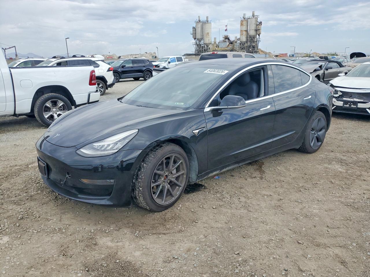 2020 Tesla Model 3 Long Range, VIN 5YJ3E1EB3LF710501 — Перед