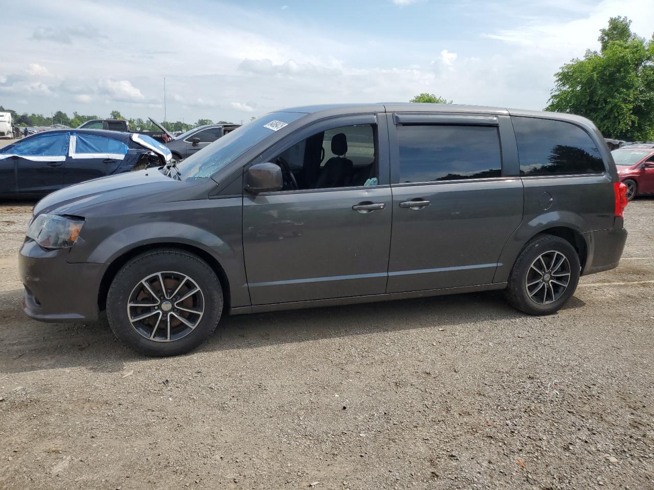 2018 Dodge Grand Caravan GT, VIN 2C4RDGEG5JR319346 — Пожар в салоне