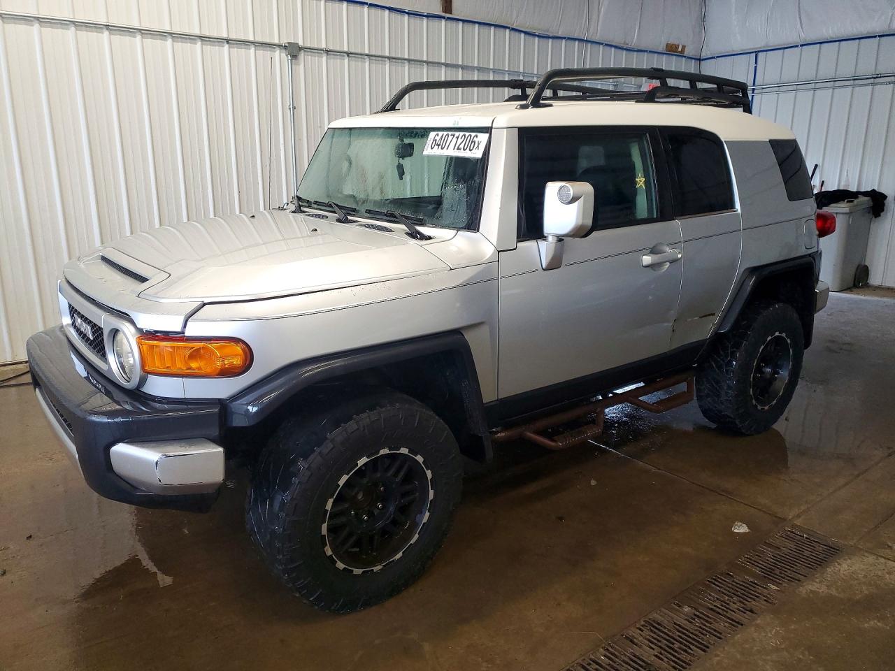 2007 Toyota FJ Cruiser, VIN JTEZU11F870003089 — Minor dents and scratches