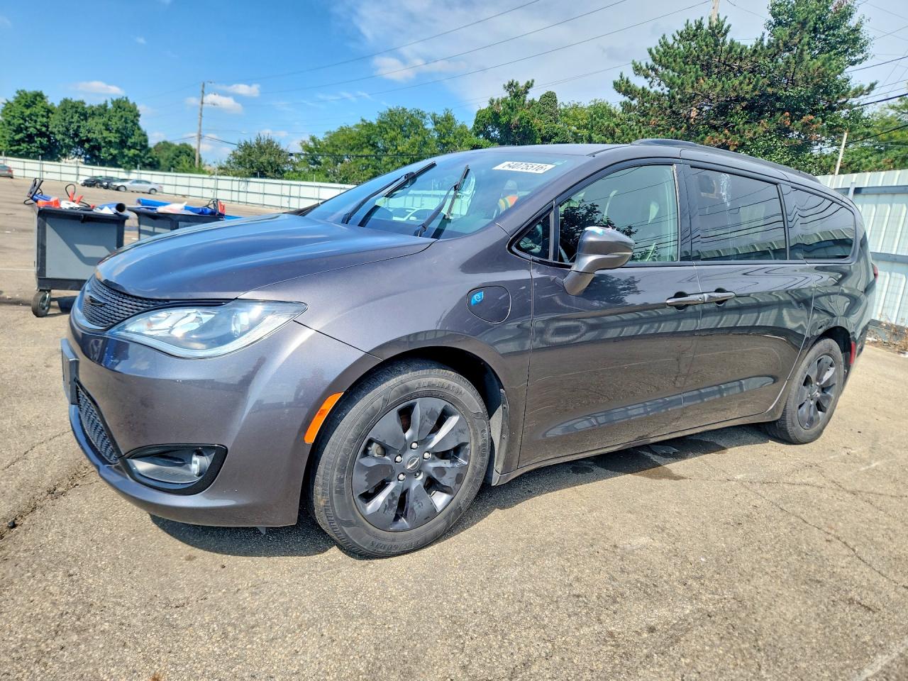 2020 Chrysler Pacifica Hybrid Limited, VIN 2C4RC1N74LR257926 — Мелкие вмятины и царапины