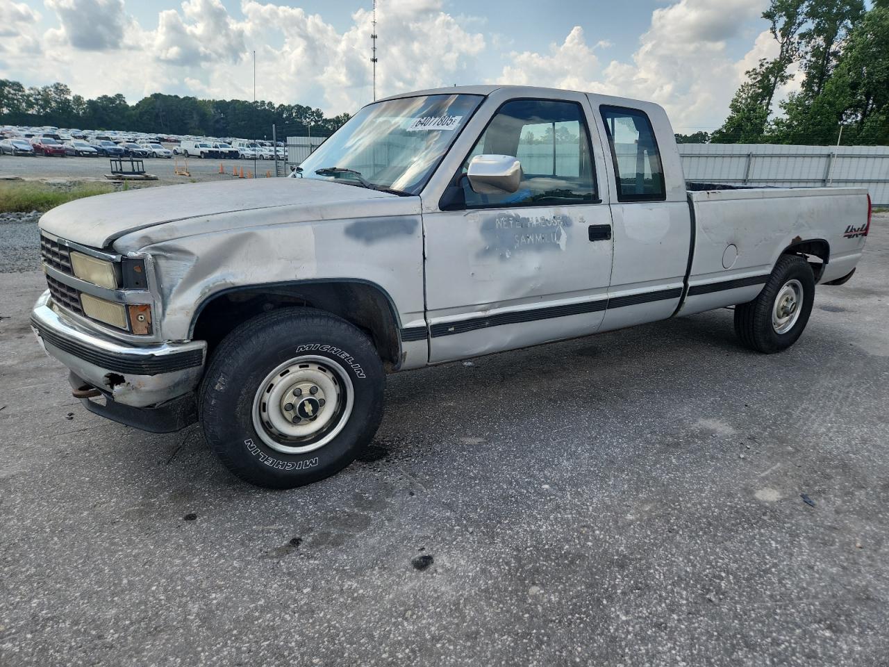 1990 Chevrolet Silverado 2500, VIN 2GCFK29K8L1148748 — Зад