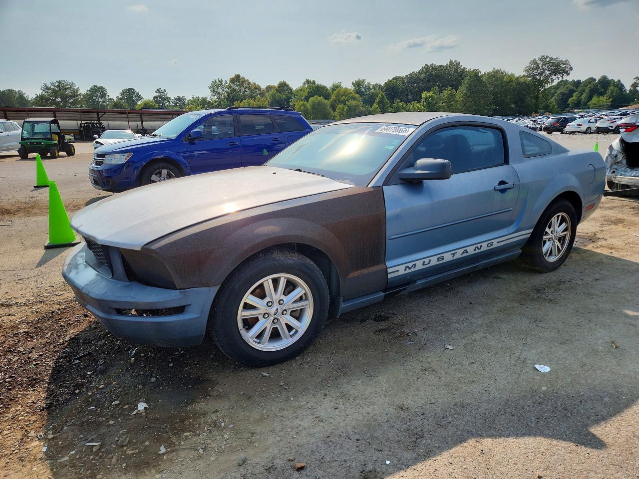 2007 Ford Mustang Deluxe, VIN 1ZVFT80N075266009 — Minor dents and scratches