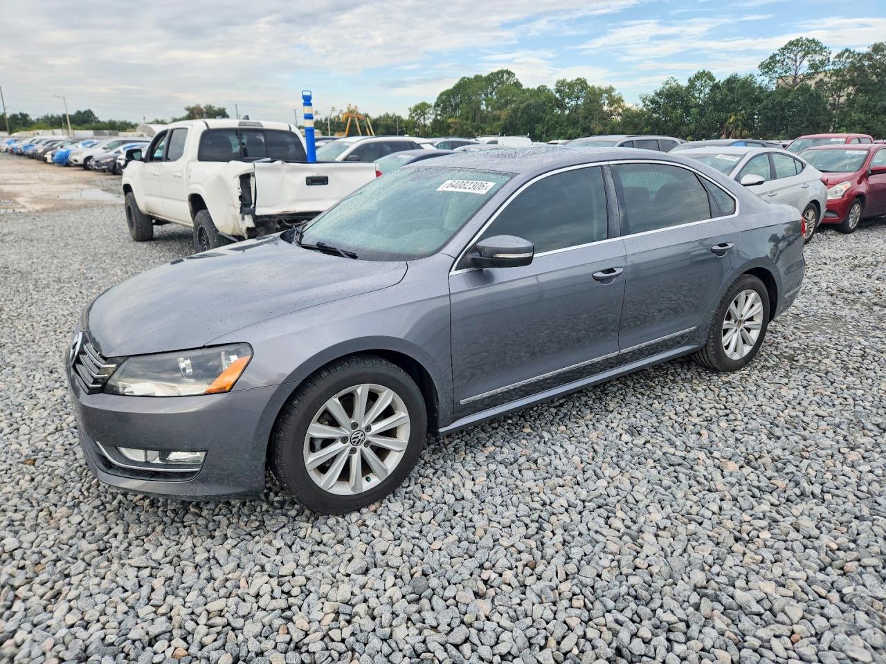 2013 Volkswagen Passat SEL, VIN 1VWCH7A31DC021237 — Мелкие вмятины и царапины