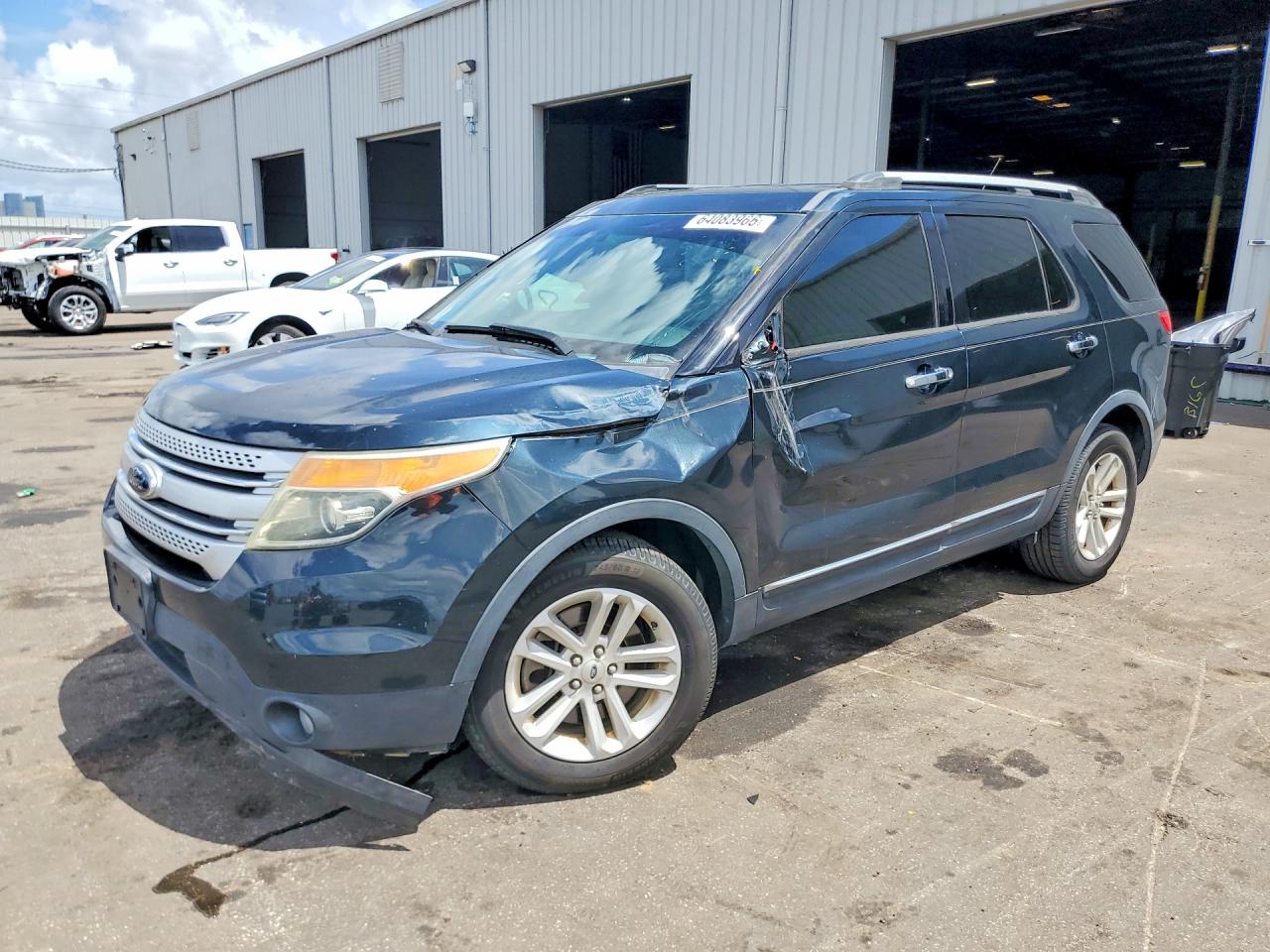 2014 Ford Explorer XLT, VIN 1FM5K7D83EGB57296 — Перед