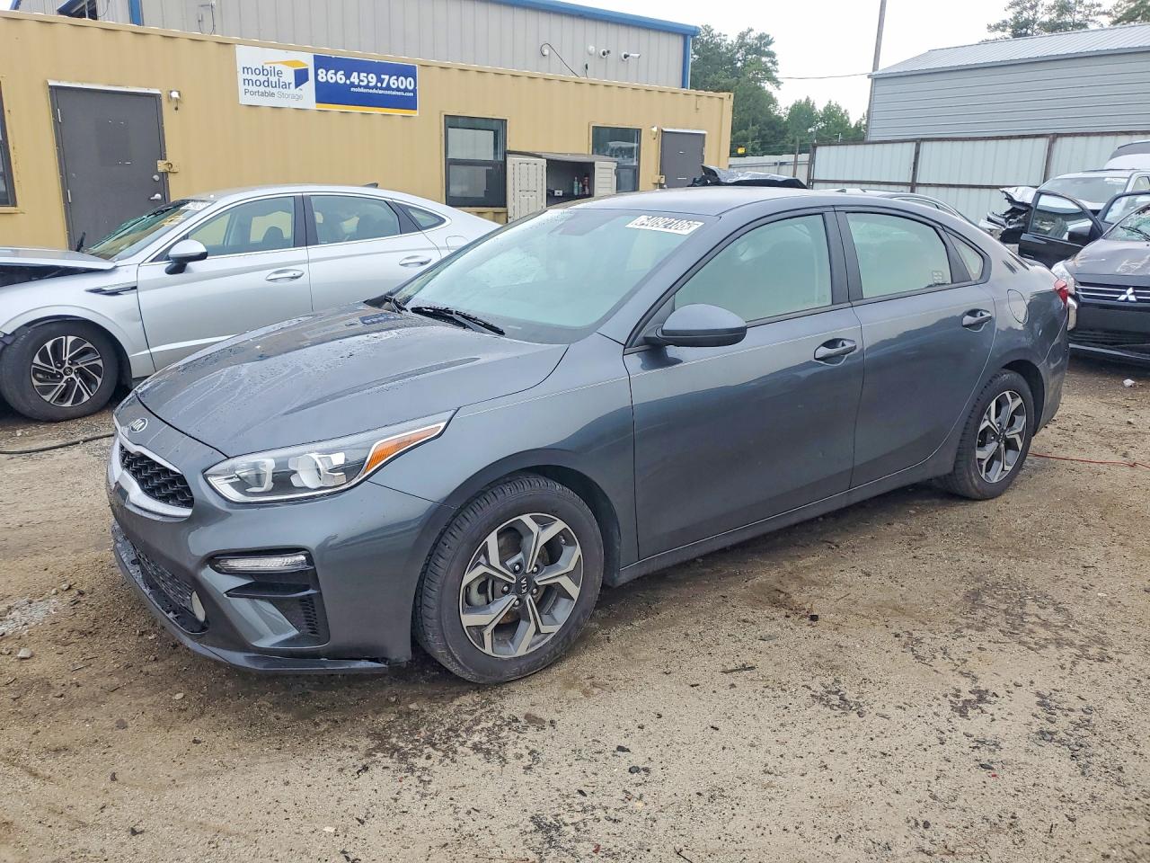 2021 Kia Forte LXS, VIN 3KPF24AD5ME359273 — Front end
