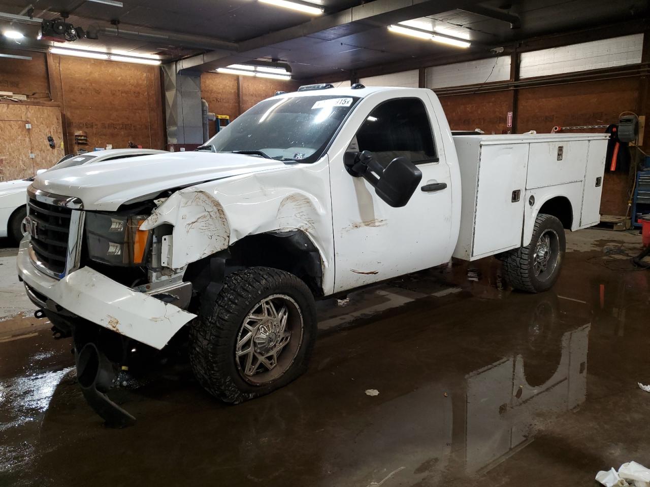 2010 GMC Sierra 2500HD Work Truck, VIN 1GT3KZBG3AF112652 — Front end