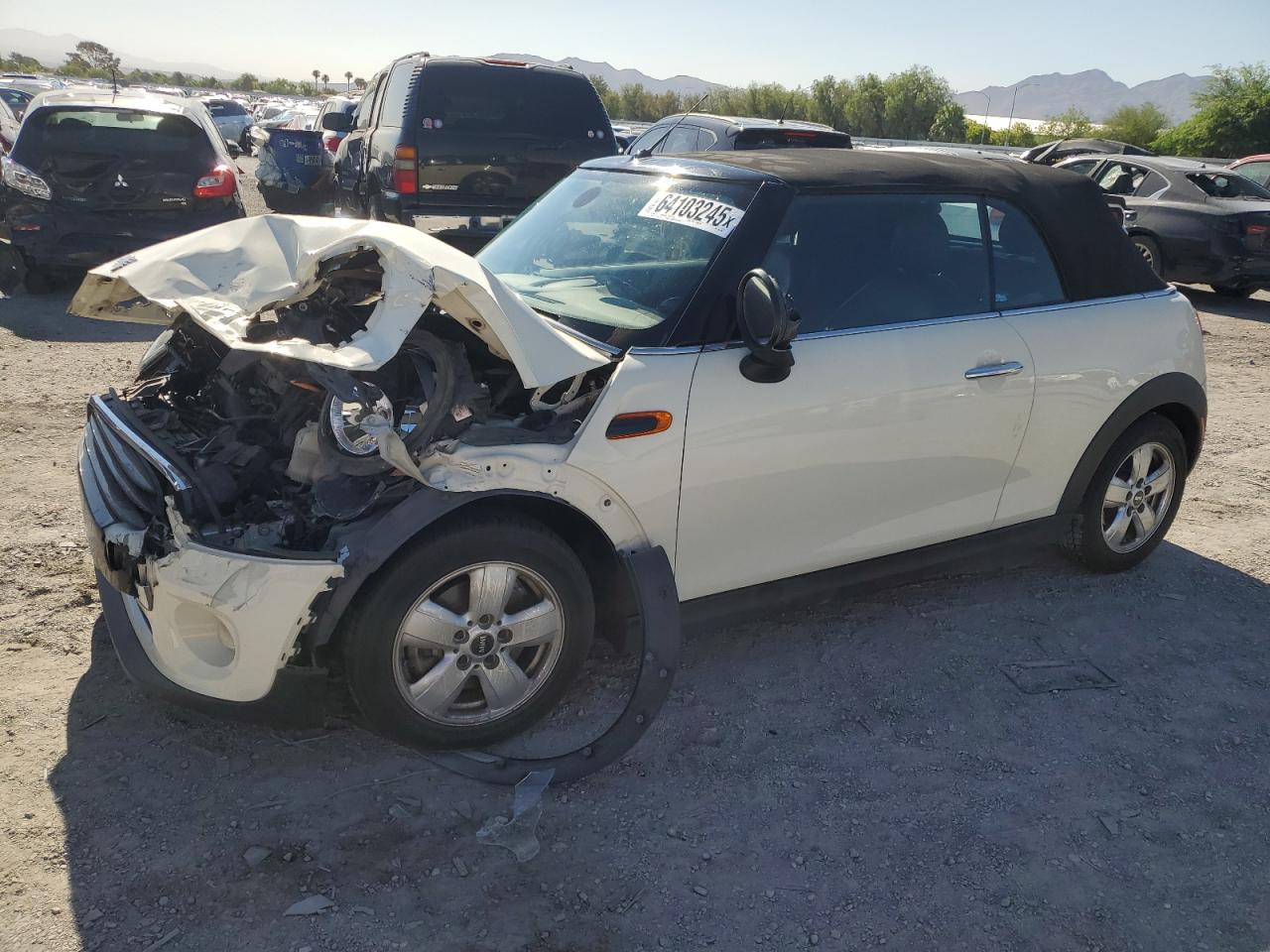 2019 MINI Convertible Cooper, VIN WMWWG5C58K3D01563 — Перед
