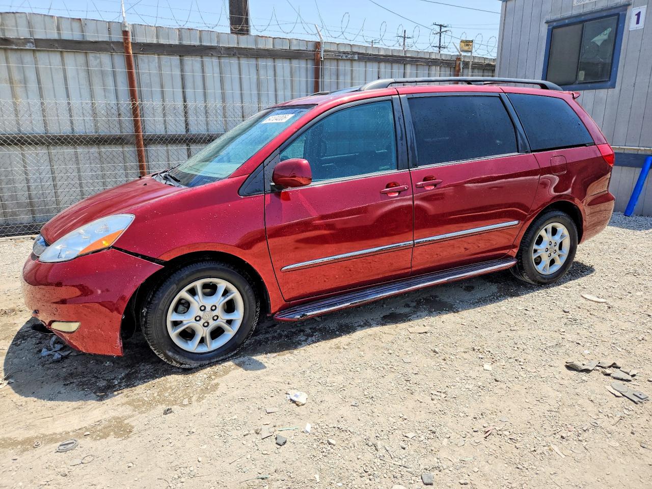 2006 Toyota Sienna XLE, VIN 5TDZA22C76S521682 — Front end