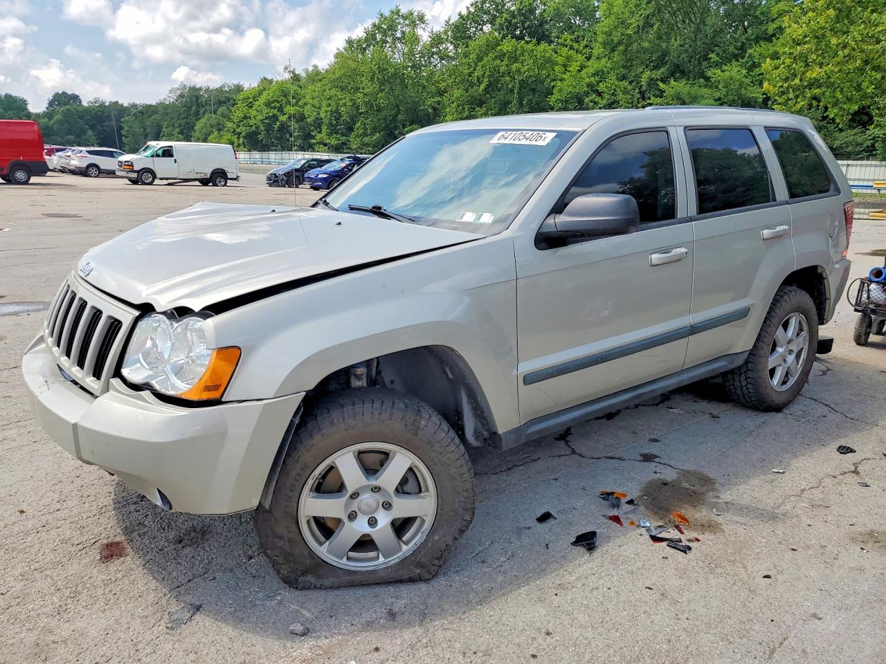 2008 Jeep Grand Cherokee Laredo, VIN 1J8GR48K88C243849 — Front end