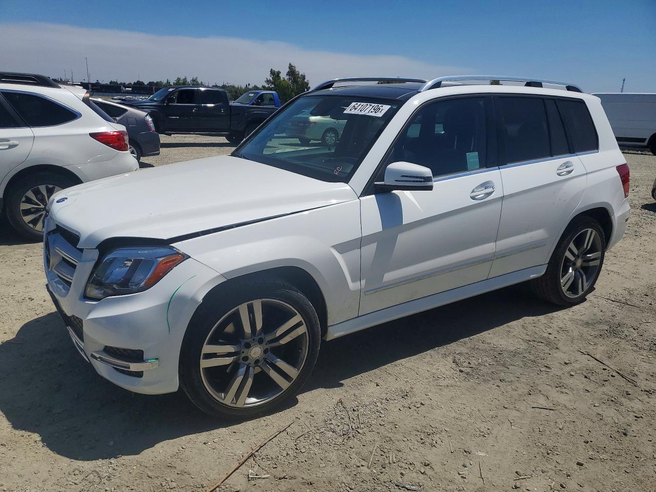 2015 Mercedes-Benz GLK 350, VIN WDCGG8JB5FG414023 — Front end