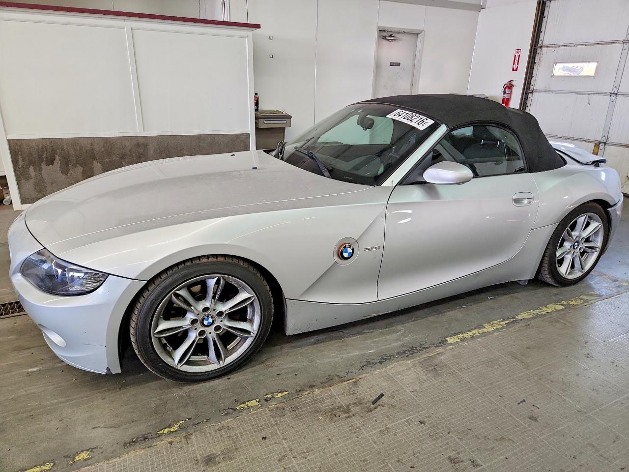 2003 BMW Z4 3.0i, VIN 4USBT53403LU01105 — Rear end