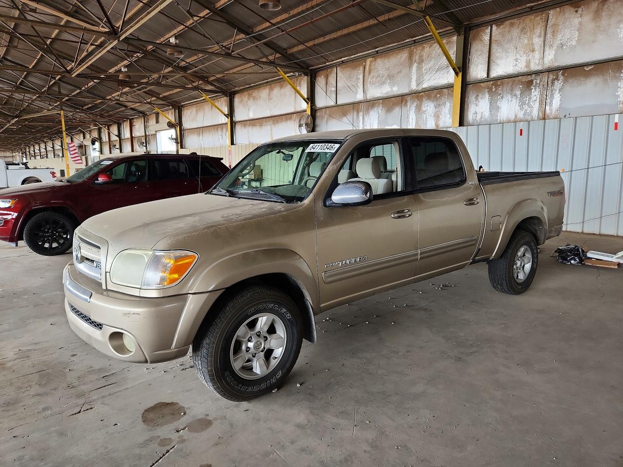 2005 Toyota Tundra SR5, VIN 5TBDT44185S480563 — Перед