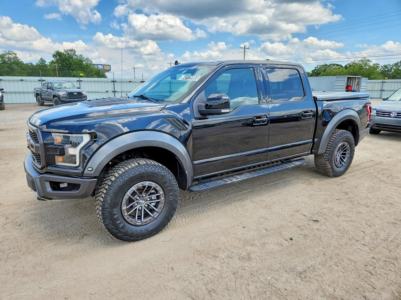 2019 Ford F-150 Raptor, VIN 1FTFW1RG2KFA07725 — Minor dents and scratches