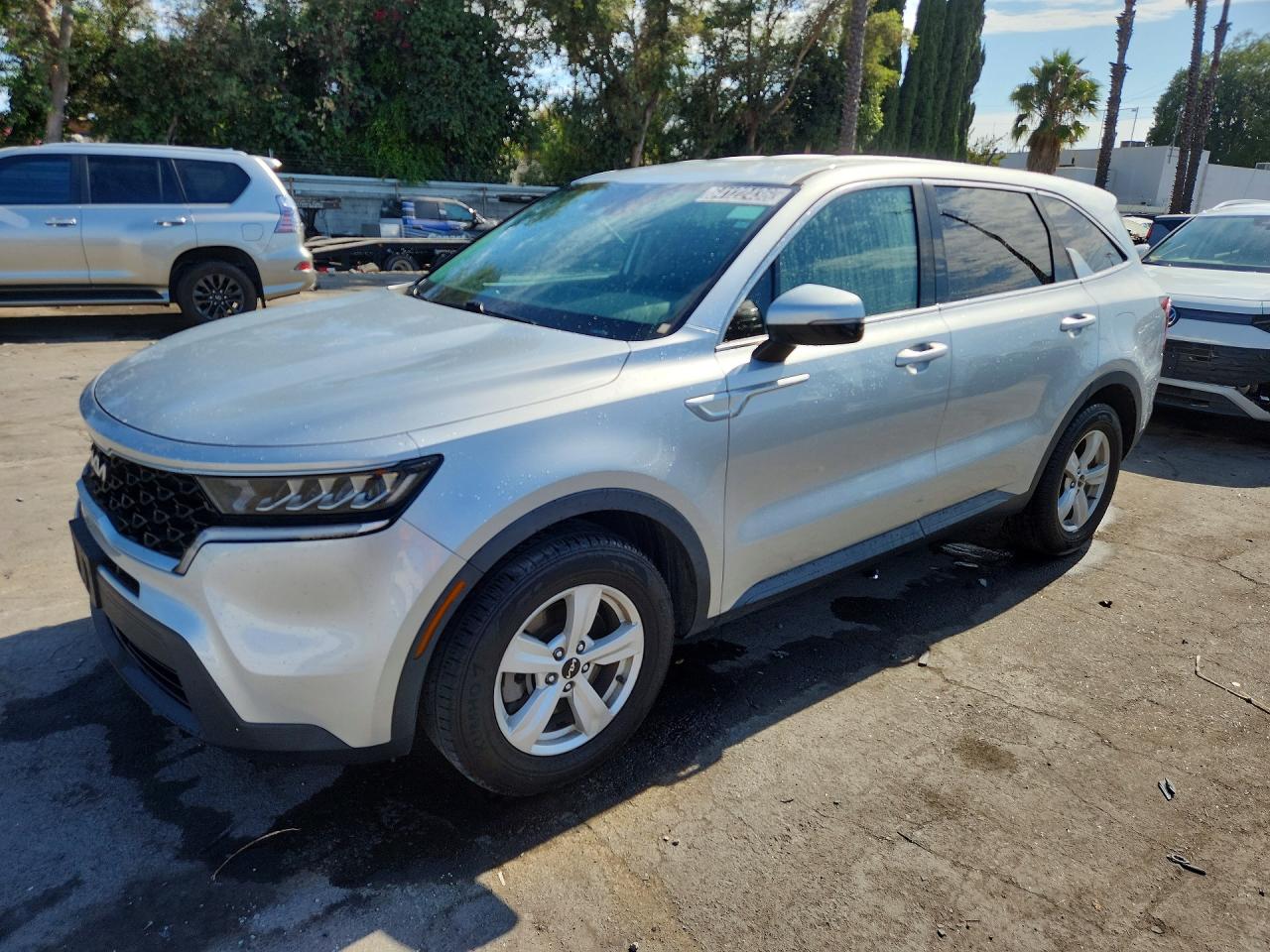 2022 Kia Sorento LX, VIN 5XYRG4LC3NG078760 — Перед