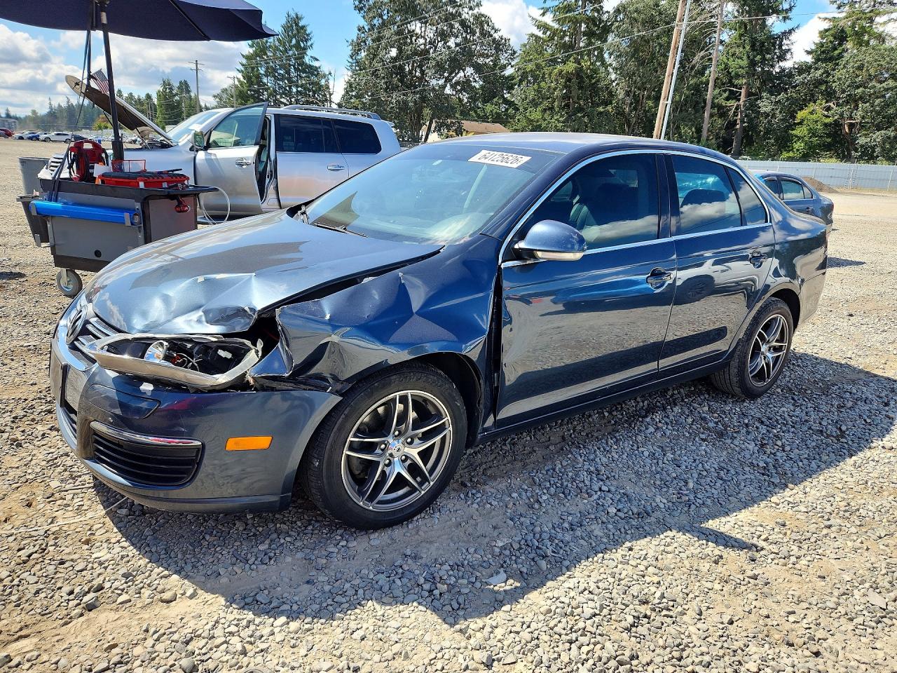 2005 Volkswagen Jetta 2.5L, VIN 3VWRG71KX5M645767 — Front end