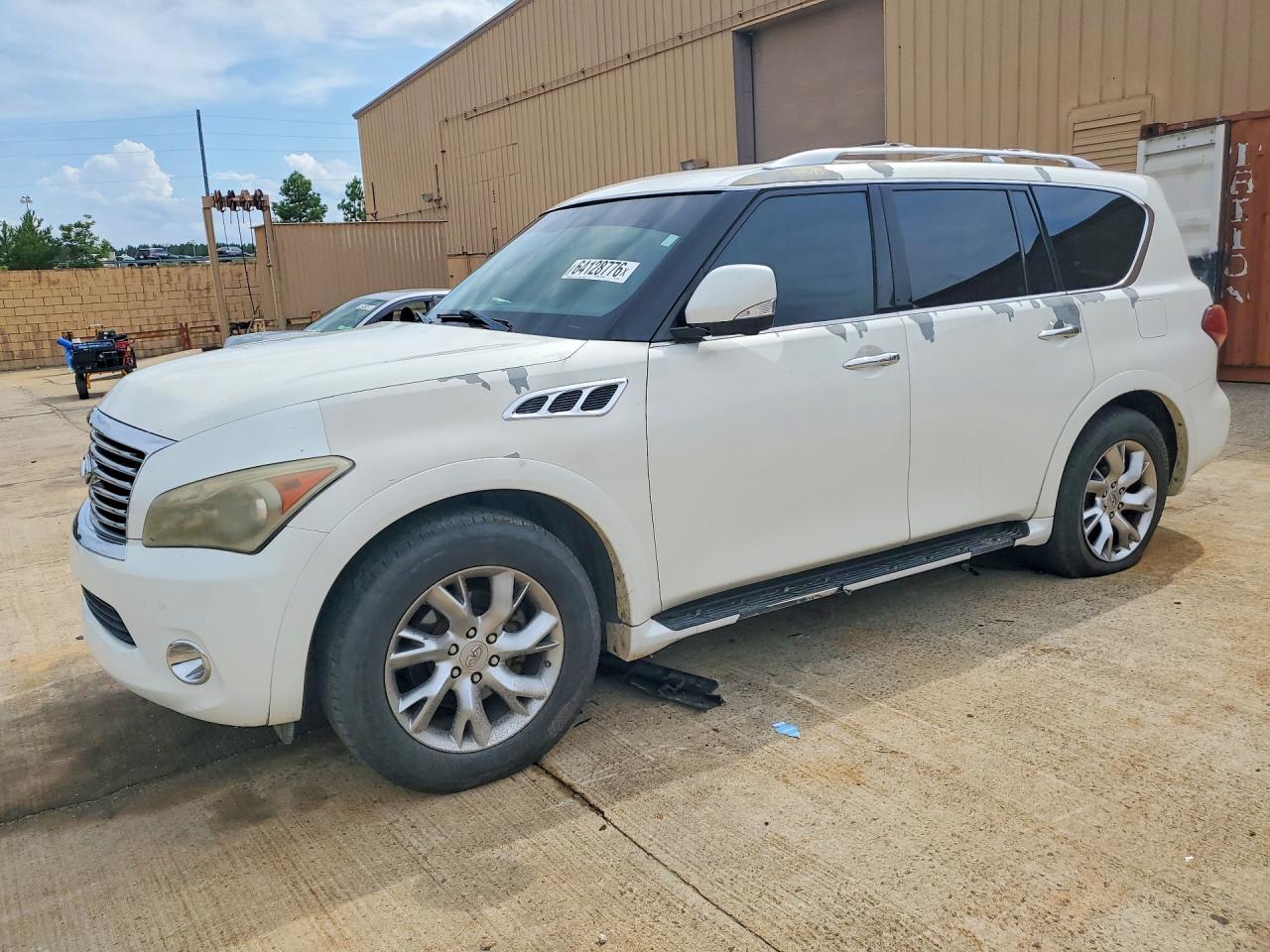 2011 Infiniti QX56 7-passenger, VIN JN8AZ2NF8B9503801 — Minor dents and scratches