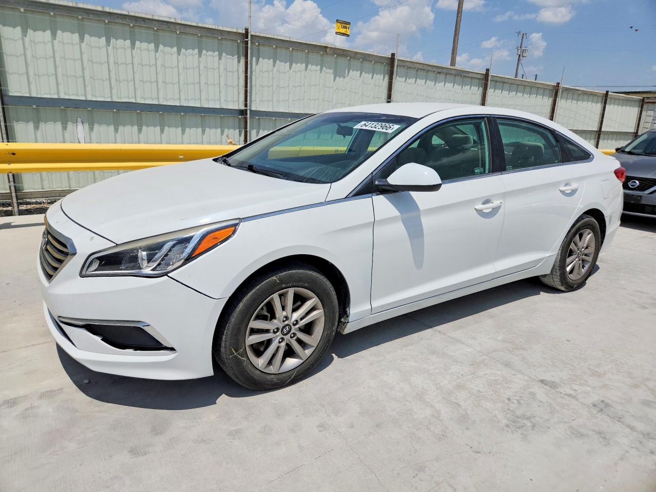 2015 Hyundai Sonata SE, VIN 5NPE24AF1FH016584 — Normal wear