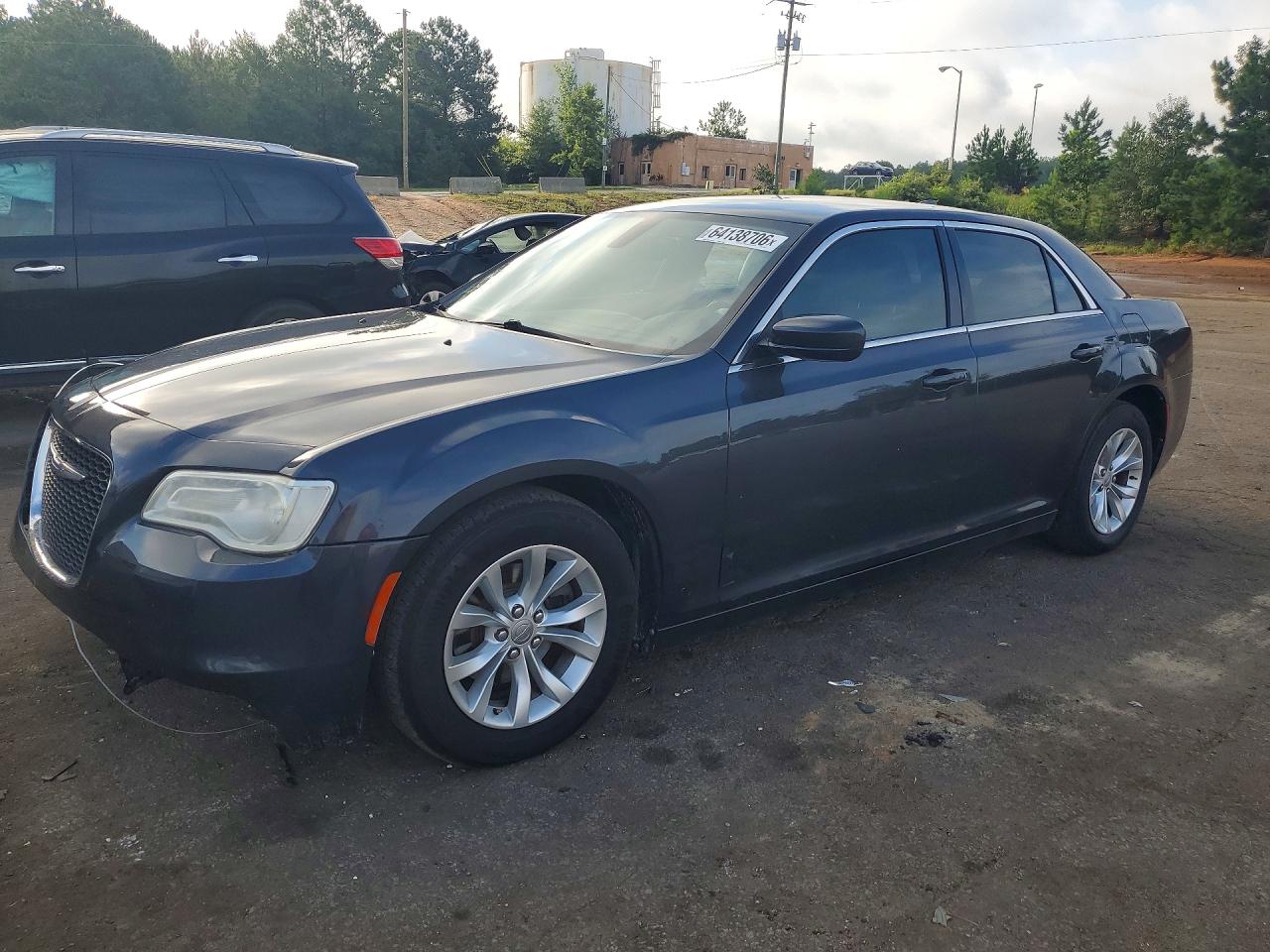 2015 Chrysler 300 Limited, VIN 2C3CCAAG8FH893713 — Front end
