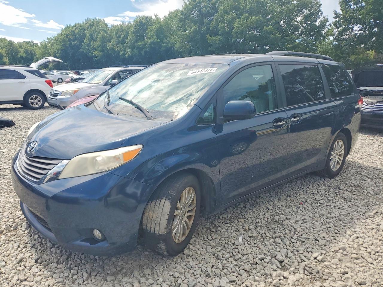 2011 Toyota Sienna Limited, VIN 5TDYK3DC3BS034226 — Minor dents and scratches