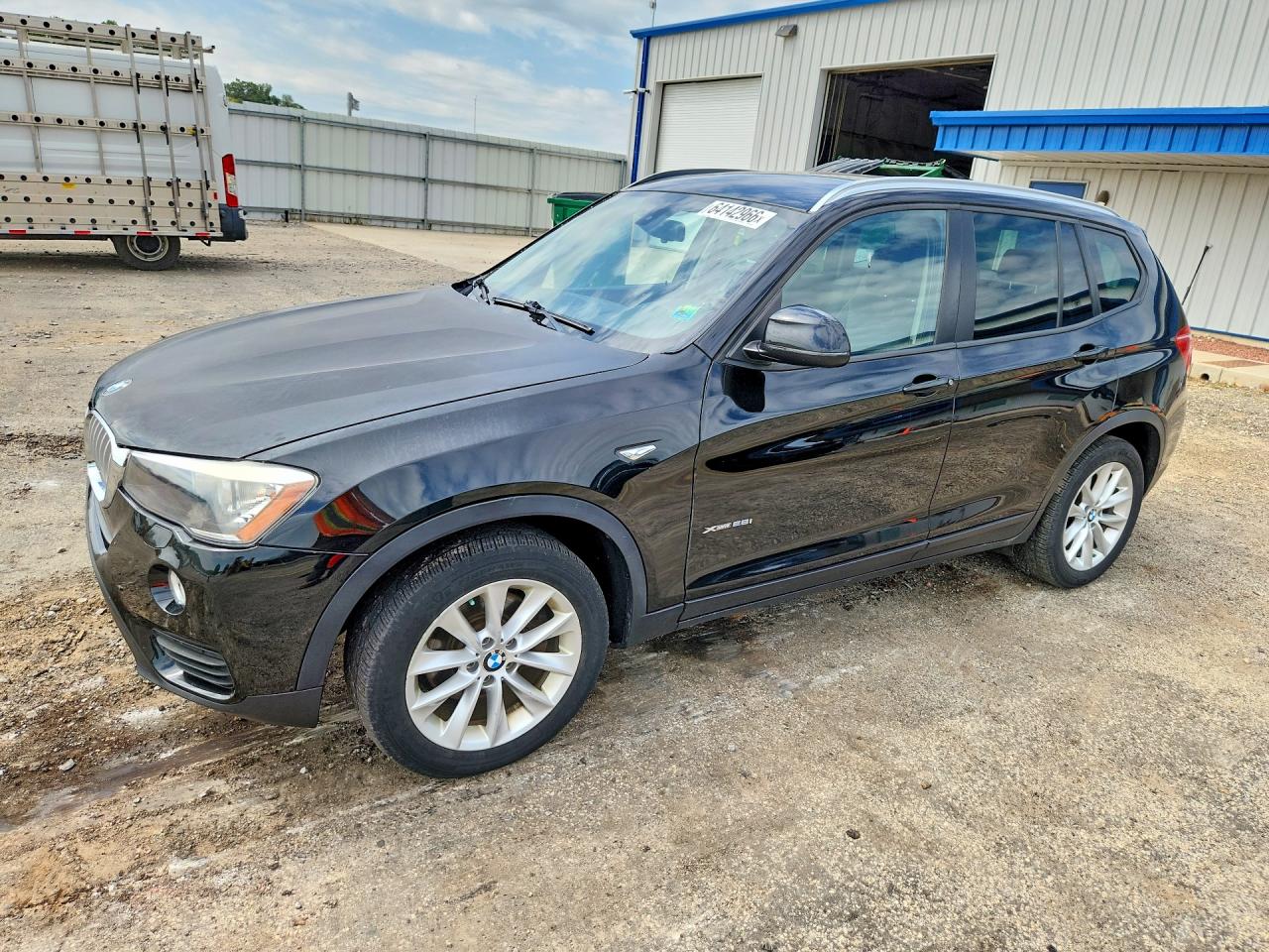 2017 BMW X3 xDrive28i, VIN 5UXWX9C53H0T00272 — Перед
