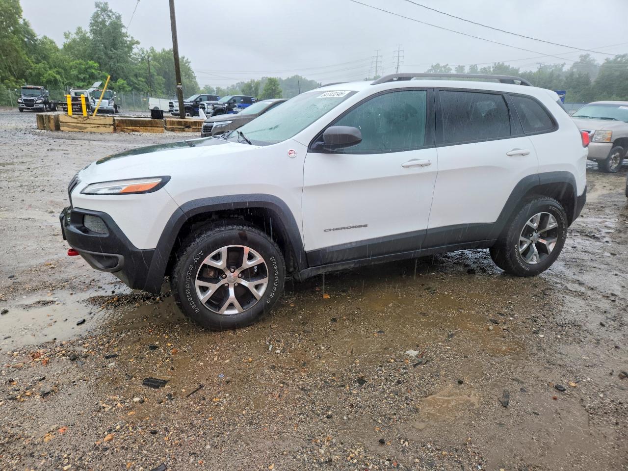 2014 Jeep Cherokee Trailhawk, VIN 1C4PJMBS0EW214217 — Мелкие вмятины и царапины