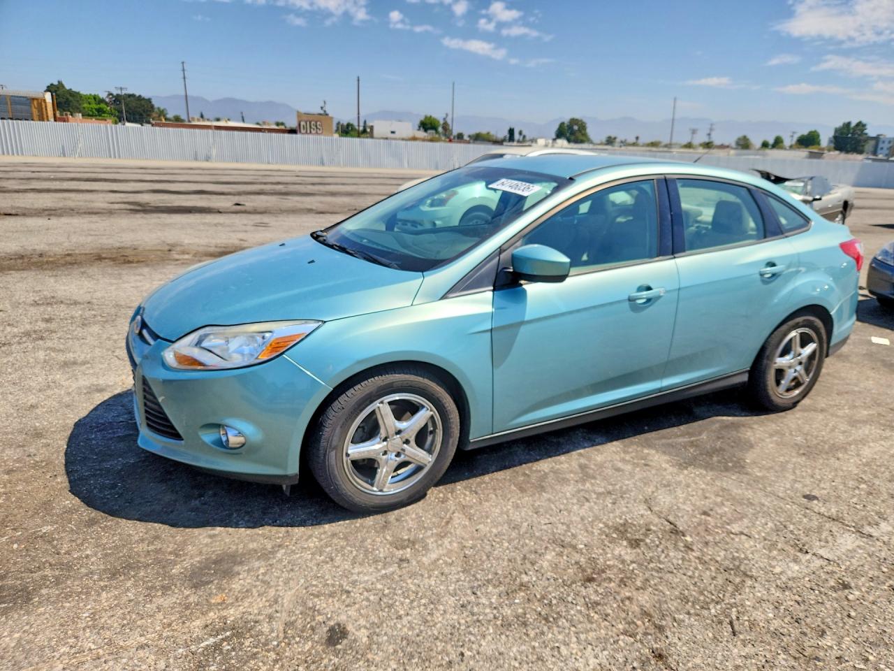 2012 Ford Focus SE, VIN 1FAHP3F2XCL319973 — Мелкие вмятины и царапины