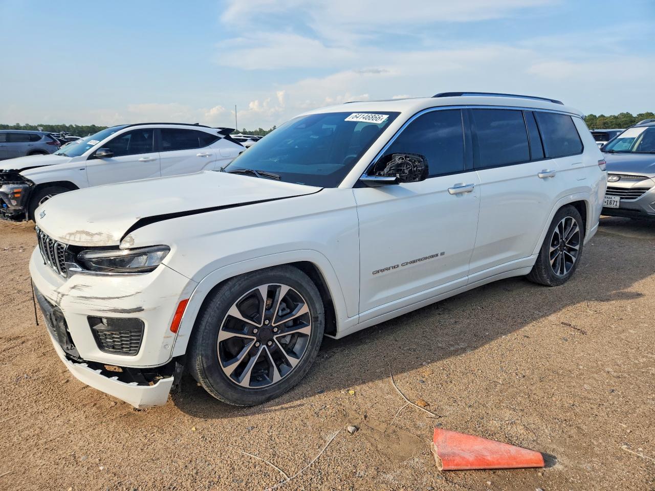 2023 Jeep Grand Cherokee Overland, VIN 1C4RJKDG1P8782621 — Перед